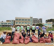 “깨끗한 경기바다 만들어요! ”…경기관광公, 궁평서 해안정화활동