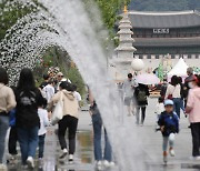 ‘코로나 종식’ 첫 주말 풍경