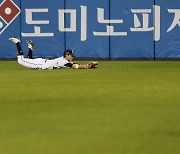 '슈퍼 캐치'로 만원 관중 홀린 두산 정수빈 "수비는 내가 최고…수비상 탐나"