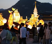 전통등 전시회를 찾은 시민들