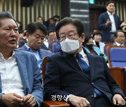 “이러다 다 죽는다”···민주당 지도부 성토장 된 ‘끝장’ 의원총회