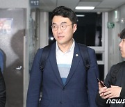 '60억 코인 논란' 김남국, 결국 탈당 "진실 밝혀내겠다"