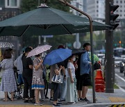 [오늘 날씨] 경기 동부 등 일부지역 소나기… 미세먼지 '보통'