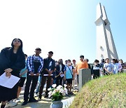 "쿠데타 3년째…핍박 악화" 미얀마인, 오월영령 앞 조국 민주화 다짐