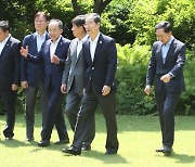 고위당정협의회, 기념촬영하는 한덕수 총리, 김대기 비서실장, 김기현 대표