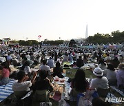 '이제는 코로나19로 거리두기 없이 즐겨요'