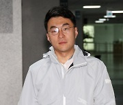 [속보] '코인 논란' 김남국, 민주당 탈당…"잠시 떠난다"