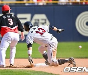 포구실책 김선빈,'아! 병살 욕심 부렸어' [사진]