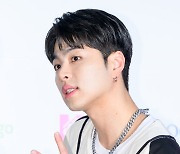 아이콘 구준회,'귀여운 브이' [사진]