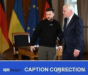 (CORRECTION) GERMANY DIPLOMACY ZELENSKY