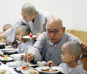 신세계푸드, 조계종 동자승 위한 식물성 영양식단 제공