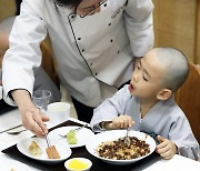 신세계푸드, 동자승 위한 식물성 영양식단 제공 나서