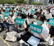 대통령 거부권에 간호사 끝까지 투쟁…반대측 의료연대 '숨고르기'