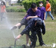 '국회서 더위 날리기'