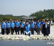 국립5·18민주묘지 참배하는 공노총