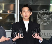 경찰 "유아인, 계속 수사 거부하면 체포영장 고려"