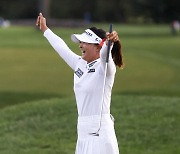 반등 성공한 고진영, 연장 접전 끝 LPGA 통산 15승 '입맞춤'