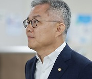 "'짤짤이'는 김남국 코인 얘기"…최강욱 '성희롱 누명설' 제기