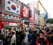 기지개켜는 중저가 화장품 로드숍…온라인·해외서 돌파구