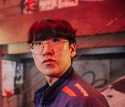 [MSI] 'BLG전 완승 주역' JDG 룰러 "3세트 빼곤 경기력 만족스럽다"