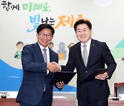 20년만의 민주당 제주도정.. 1년도 안돼 민주당 장악 의회와 '기싸움'