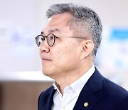 그게 '김남국 코인' 얘기였나…1년 전 최강욱 "짤짤이"의 반전