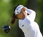 고진영, LPGA 파운더스컵 연장 승부 끝에 역전 우승…통산 15승