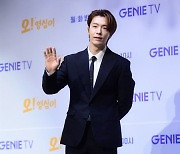 [포토] 이동해, '부드러운 손인사~'