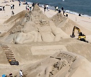 Supersized sand castles