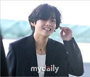 방탄소년단 뷔 '뮤비 촬영 아니에요, 단지 출국일 뿐' [한혁승의 포톡]