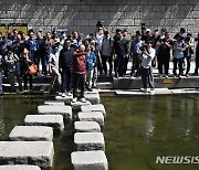 청계천 찾은 이명박 전 대통령