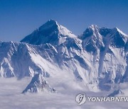 네팔 셰르파, 26번째 에베레스트 등정 성공…"역대 2번째"