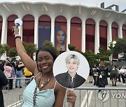 슈가 LA 콘서트 찾은 아미 "보라해, 슈가"