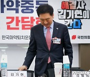 간담회 참석하는 김기현 대표