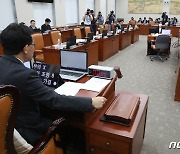 교육위, ‘학자금 무이자 대출법’ 의결…민주당 단독 처리