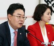 모두발언하는 김성원 단장