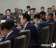 尹대통령, 국무회의서 간호법 거부권 행사