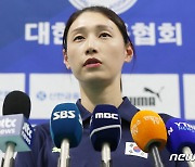 선수 아닌 '고문' 자격으로 인터뷰 하는 김연경