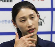 '고문' 자격으로 대표팀 찾은 김연경