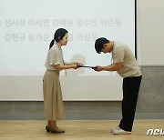 '14년째 내리사랑'…서원대 교육학과 교수진, 제자사랑장학금 전달