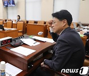 장제원 "어디 반말이야" 이성만 "싸가지 없이"…행안위 반쪽 진행(종합)