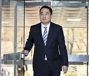 檢 , “조국 딸 포르쉐 탄다” 주장한 강용석에 징역 1년 구형