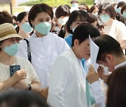 의협 "환영, 총파업 유보"… 간협 "단체행동 나설 것" [윤 대통령, 간호법 거부권 행사]