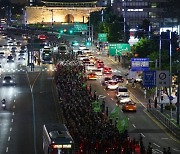 건설노조 밤에도 집회, 청계천 노숙까지…퇴근길 정체 극심