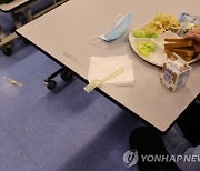 학교 급식서 초코-딸기우유 사라지나…"퇴출 고려 중"