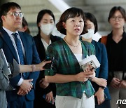 美입양 뒤 파양→파양→추방…법원 "홀트, 1억 배상 책임"