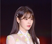 [MD포토] 아이유 '갸름한 턱선'