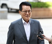 박지원 “김남국 자진탈당, 스스로 단두대에 올라선 것”