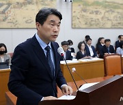 이주호 "학자금 무이자 대출법 제도 취지 안 맞아"(종합)