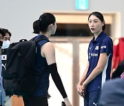 대표팀 어드바이저로 선수들 맞이하는 '배구여제' 김연경 [사진]